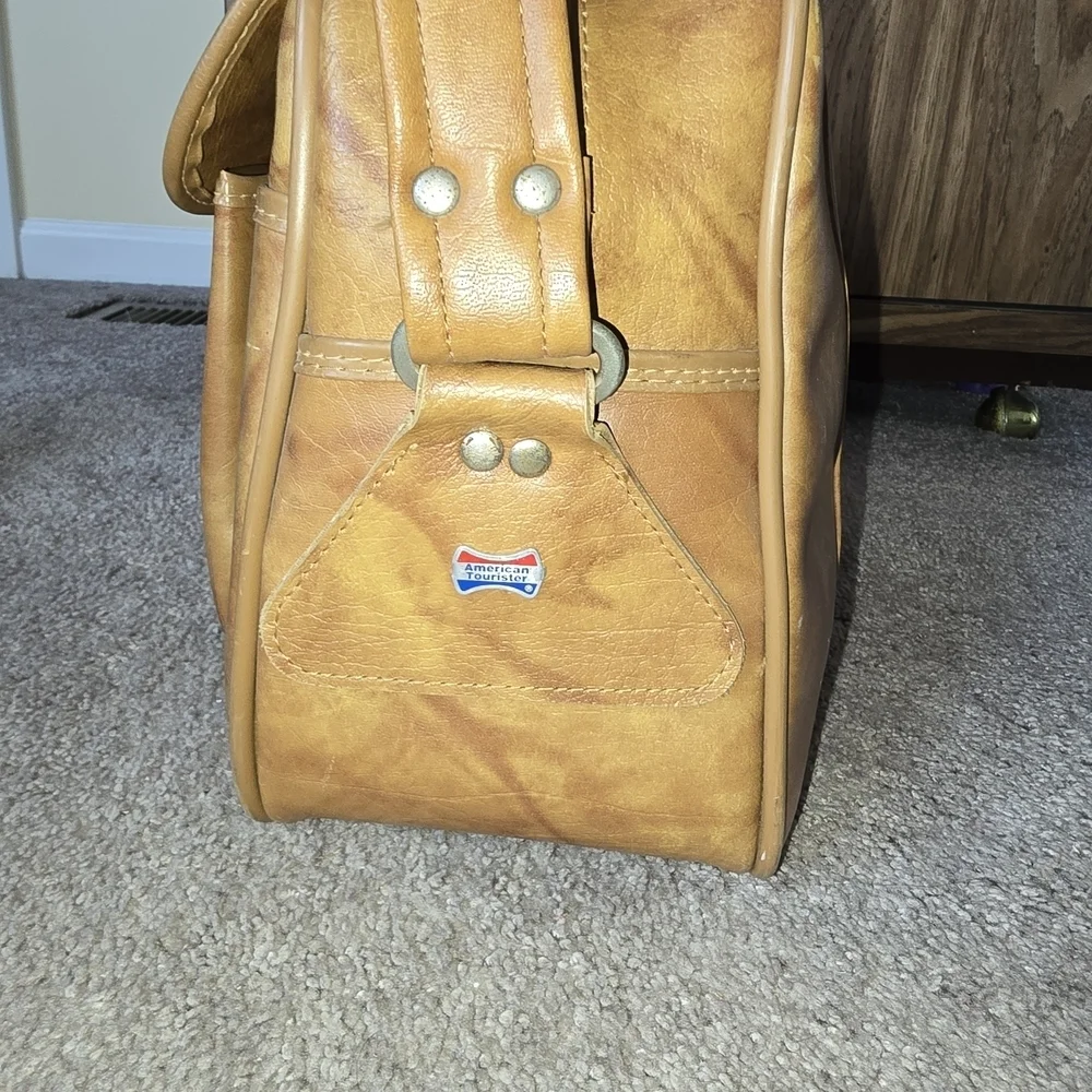 Vintage American Tourister 9011 shoulder tote color Palomino Purse Traveler